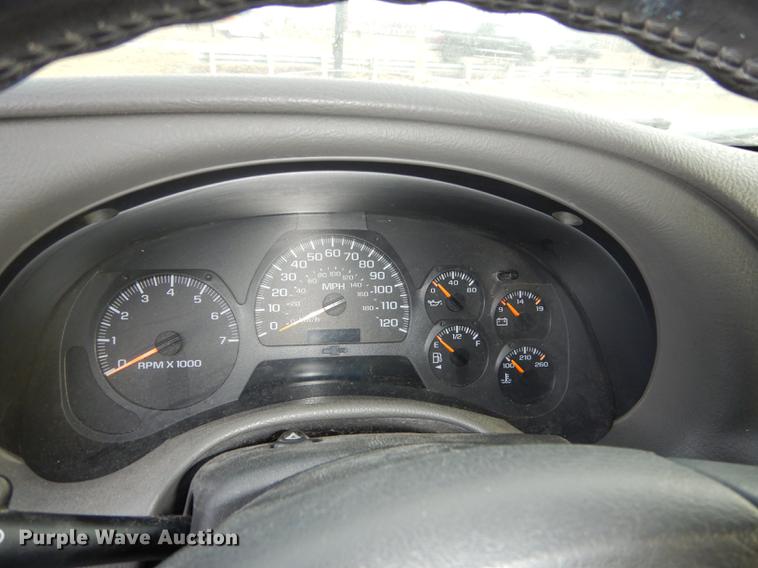 image for item J5528 2002 Chevrolet TrailBlazer SUV