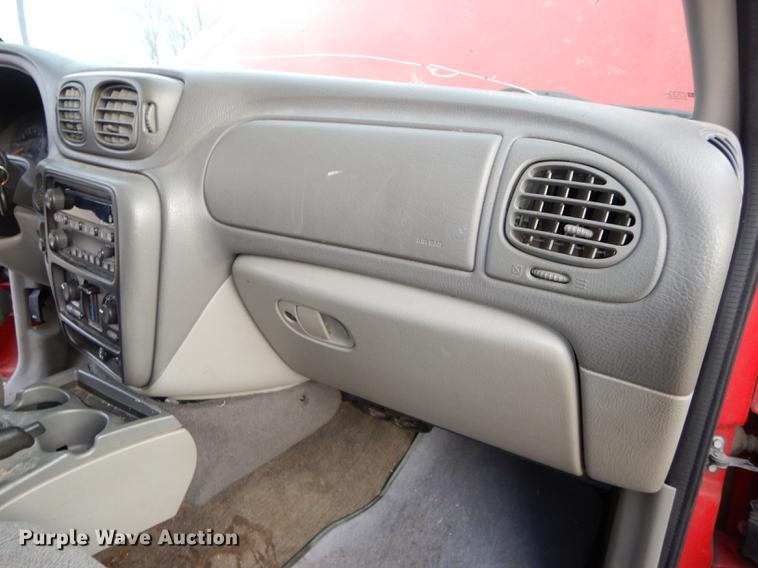 image for item J5528 2002 Chevrolet TrailBlazer SUV