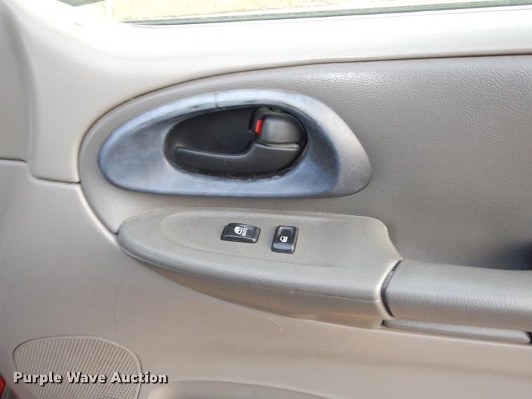 image for item J5528 2002 Chevrolet TrailBlazer SUV