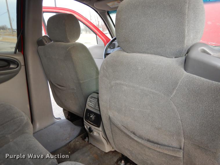 image for item J5528 2002 Chevrolet TrailBlazer SUV