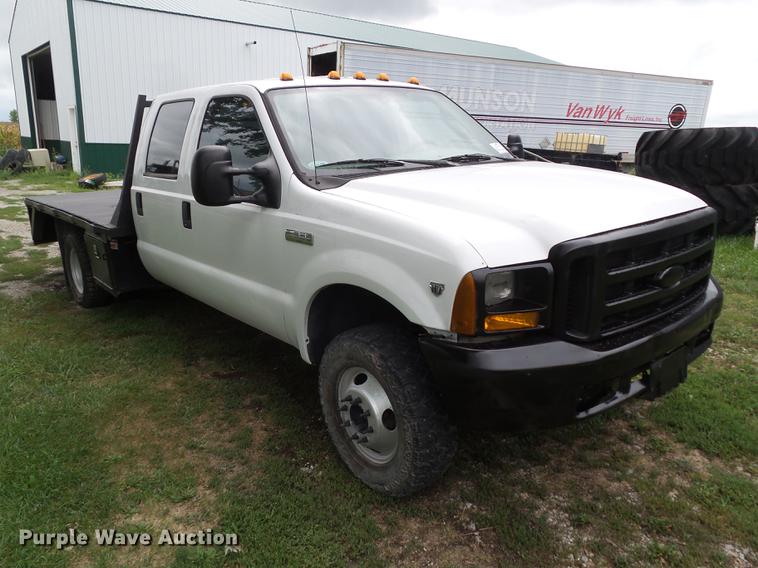 image for item L5695 2005 Ford F350 Super Duty Crew Cab flatbed pickup truck