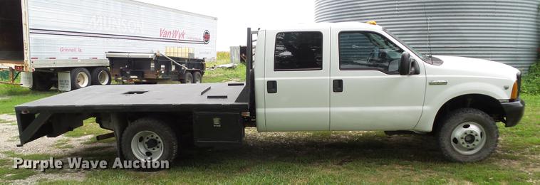 image for item L5695 2005 Ford F350 Super Duty Crew Cab flatbed pickup truck