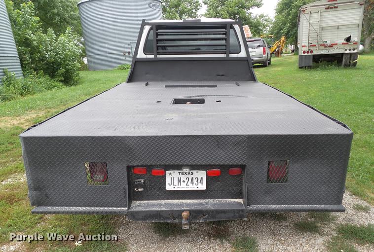image for item L5695 2005 Ford F350 Super Duty Crew Cab flatbed pickup truck