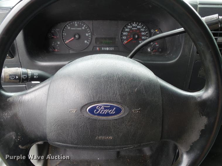 image for item L5695 2005 Ford F350 Super Duty Crew Cab flatbed pickup truck