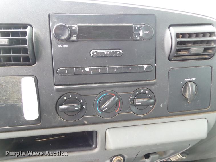 image for item L5695 2005 Ford F350 Super Duty Crew Cab flatbed pickup truck