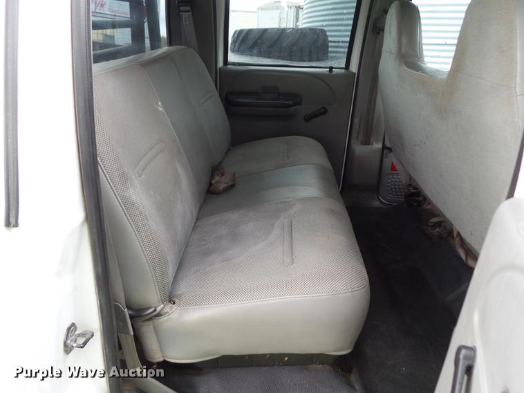 image for item L5695 2005 Ford F350 Super Duty Crew Cab flatbed pickup truck