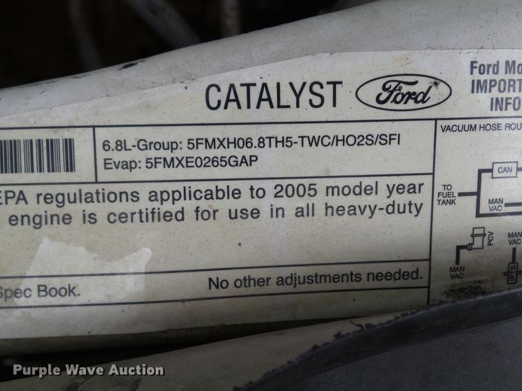 image for item L5695 2005 Ford F350 Super Duty Crew Cab flatbed pickup truck