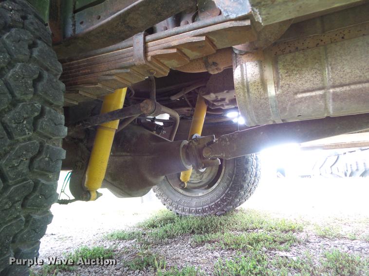 image for item L5695 2005 Ford F350 Super Duty Crew Cab flatbed pickup truck