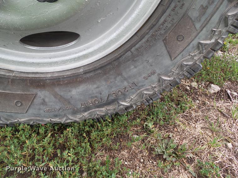 image for item L5695 2005 Ford F350 Super Duty Crew Cab flatbed pickup truck