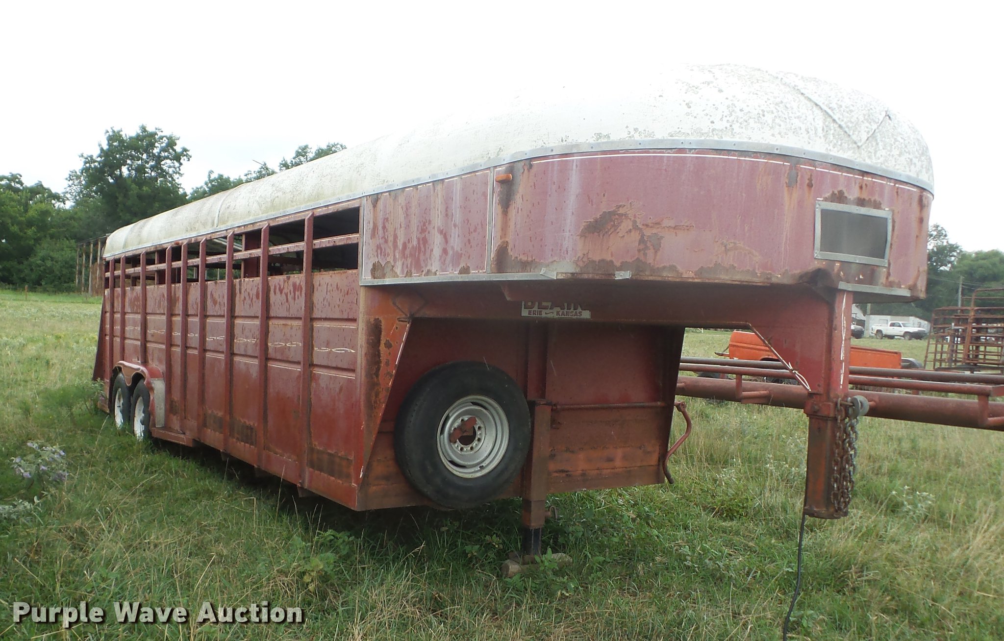 1986 Blair livestock trailer in Nowata , OK Item EI9863 sold Purple