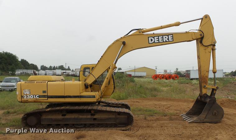 image for item DB7050 2000 John Deere 230LC excavator