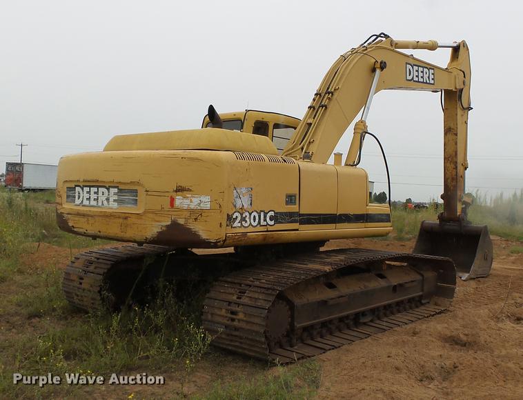 image for item DB7050 2000 John Deere 230LC excavator