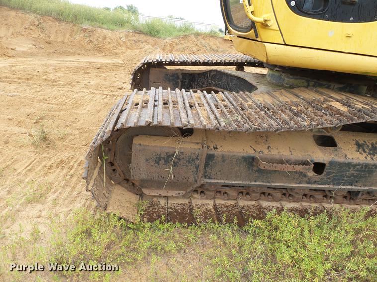 image for item DB7050 2000 John Deere 230LC excavator
