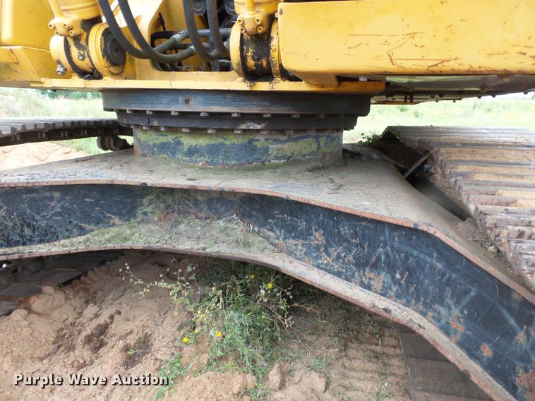 image for item DB7050 2000 John Deere 230LC excavator
