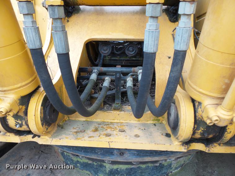 image for item DB7050 2000 John Deere 230LC excavator
