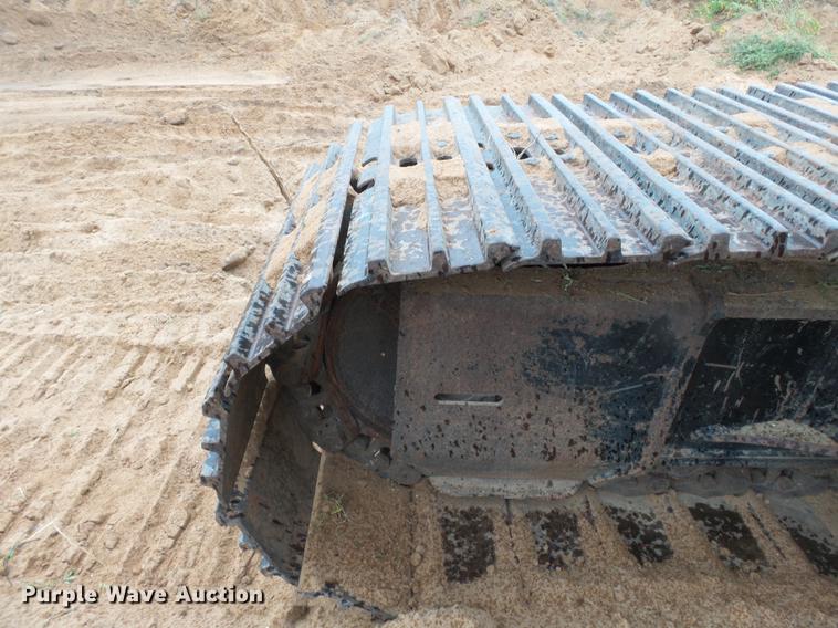 image for item DB7050 2000 John Deere 230LC excavator