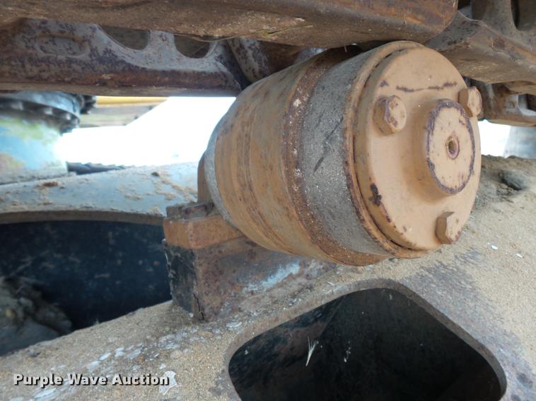 image for item DB7050 2000 John Deere 230LC excavator