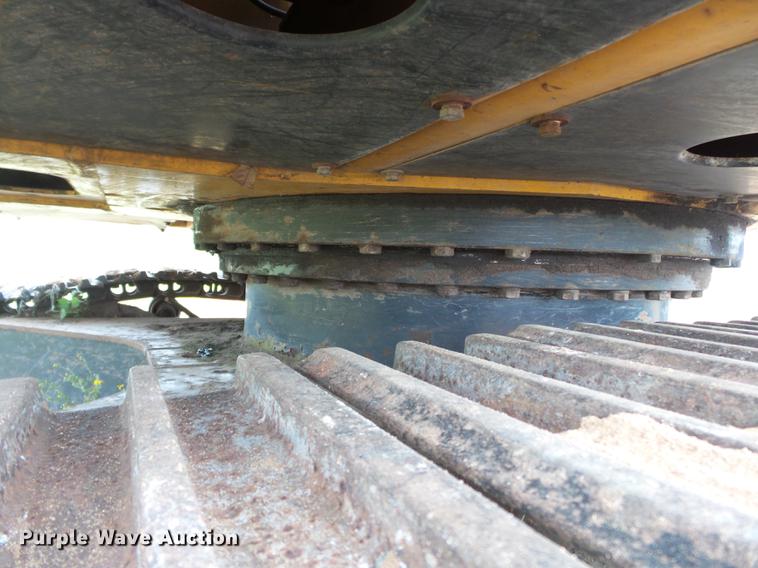 image for item DB7050 2000 John Deere 230LC excavator