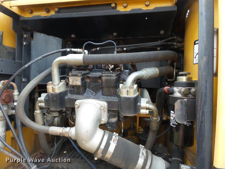 image for item DB7050 2000 John Deere 230LC excavator