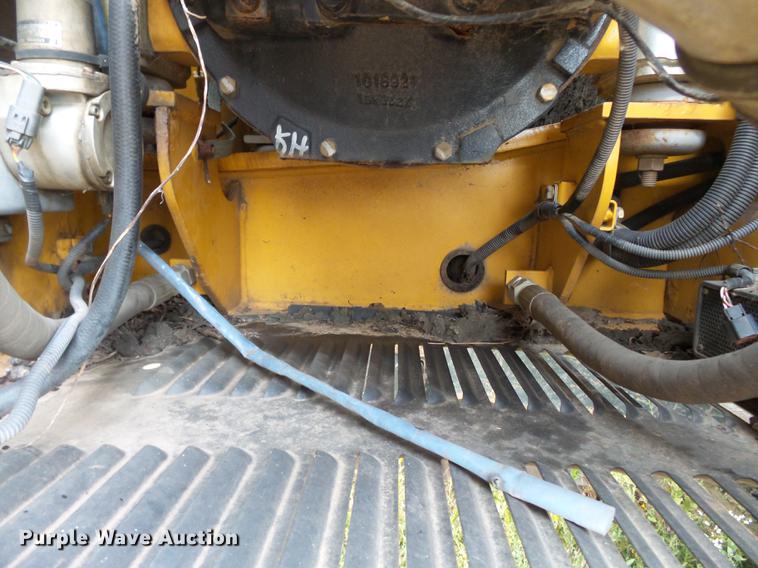 image for item DB7050 2000 John Deere 230LC excavator