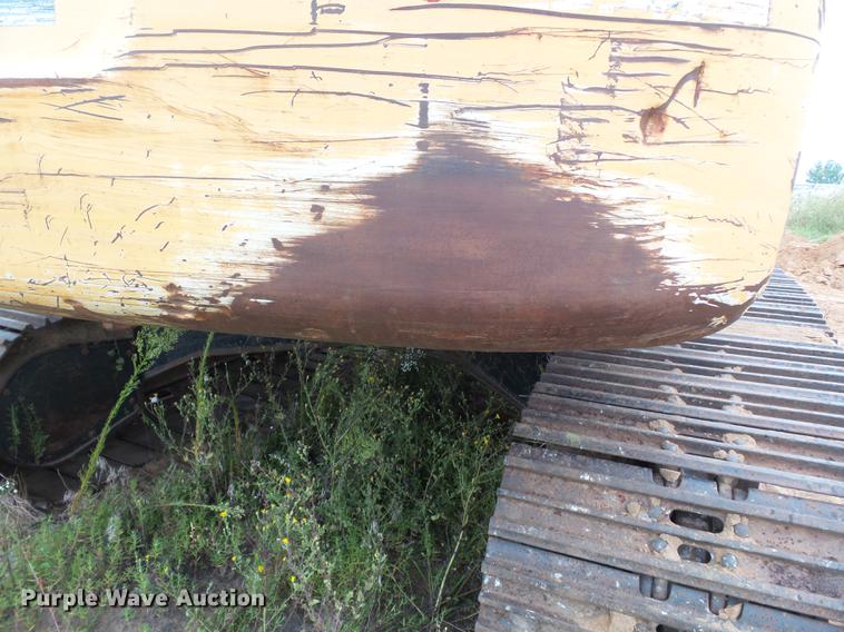 image for item DB7050 2000 John Deere 230LC excavator