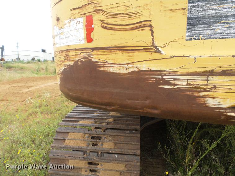 image for item DB7050 2000 John Deere 230LC excavator