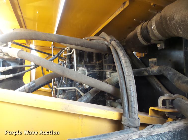 image for item DB7050 2000 John Deere 230LC excavator