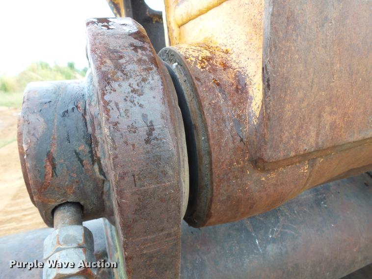 image for item DB7050 2000 John Deere 230LC excavator