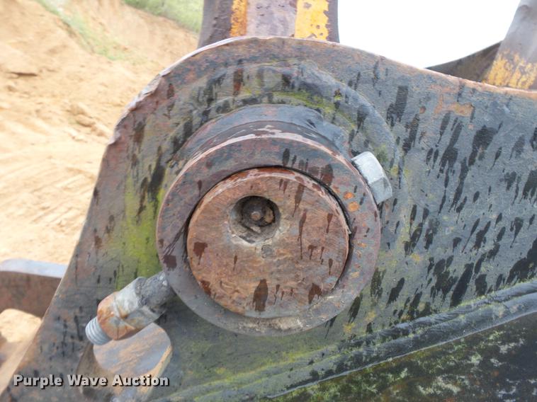 image for item DB7050 2000 John Deere 230LC excavator