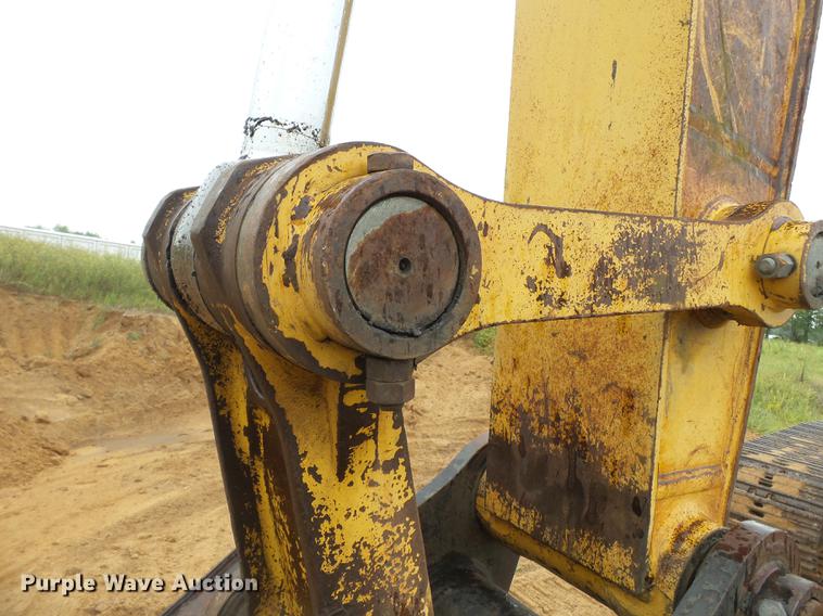 image for item DB7050 2000 John Deere 230LC excavator