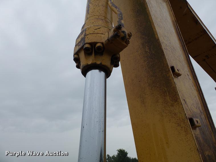 image for item DB7050 2000 John Deere 230LC excavator