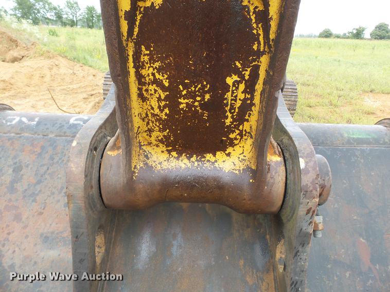 image for item DB7050 2000 John Deere 230LC excavator