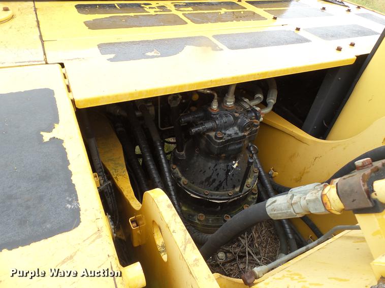 image for item DB7050 2000 John Deere 230LC excavator