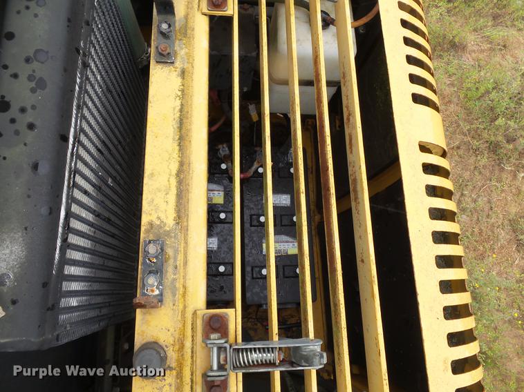 image for item DB7050 2000 John Deere 230LC excavator