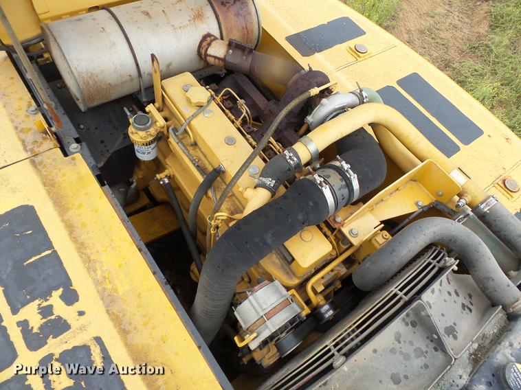 image for item DB7050 2000 John Deere 230LC excavator