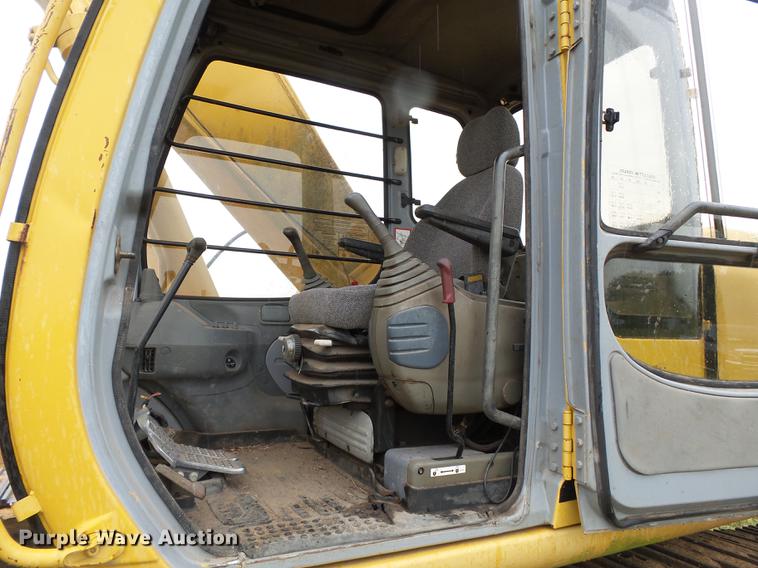 image for item DB7050 2000 John Deere 230LC excavator