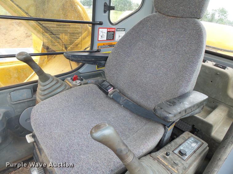 image for item DB7050 2000 John Deere 230LC excavator