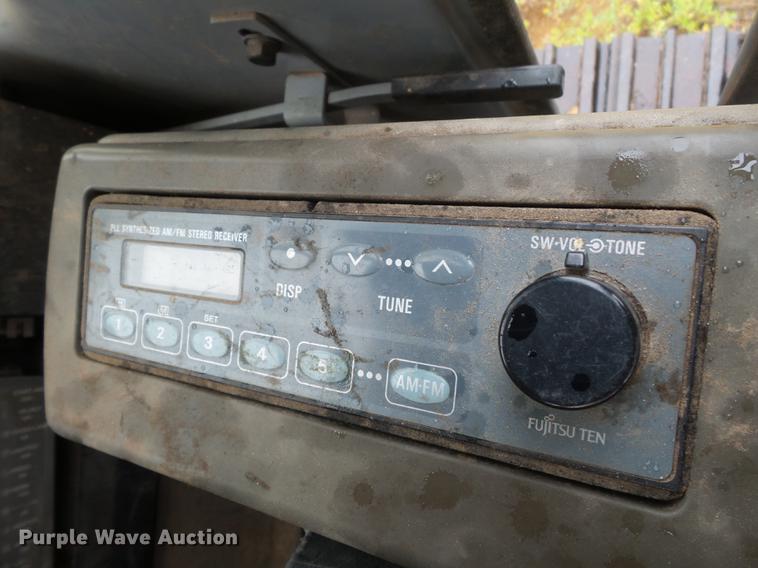 image for item DB7050 2000 John Deere 230LC excavator