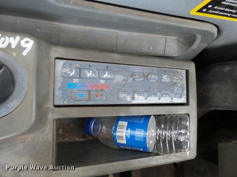 image for item DB7050 2000 John Deere 230LC excavator