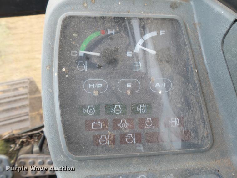 image for item DB7050 2000 John Deere 230LC excavator