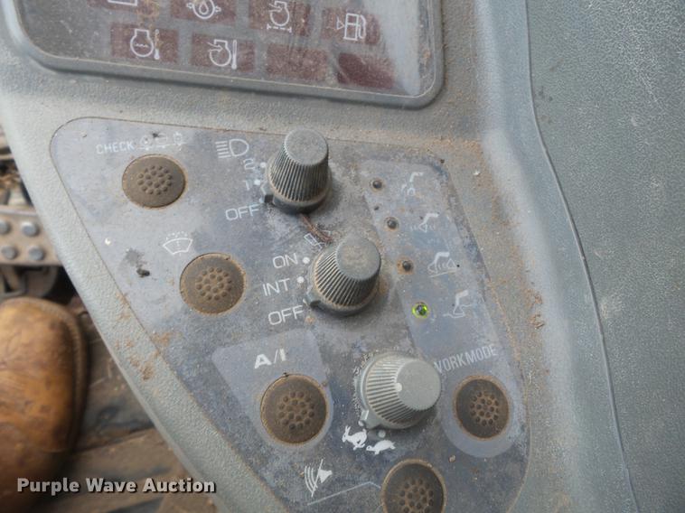 image for item DB7050 2000 John Deere 230LC excavator