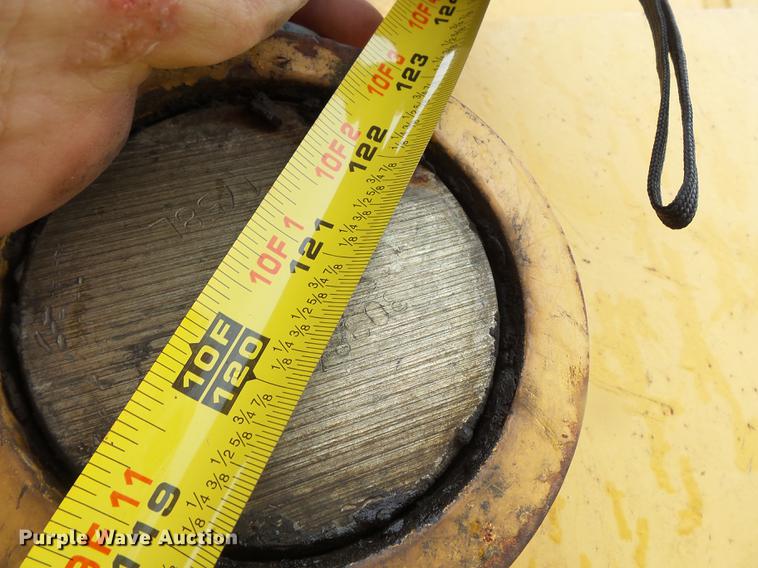 image for item DB7050 2000 John Deere 230LC excavator