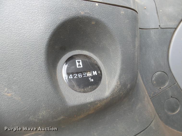 image for item DB7050 2000 John Deere 230LC excavator