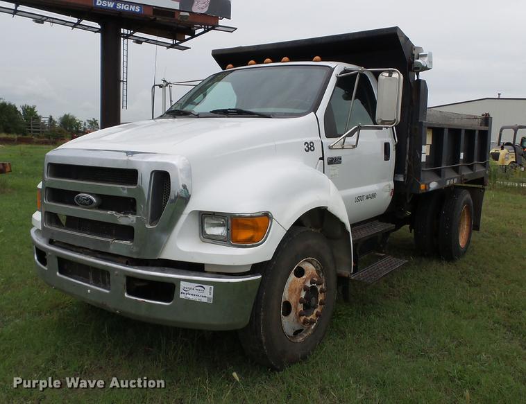image for item DB7054 2005 Ford F750 Super Duty dump truck
