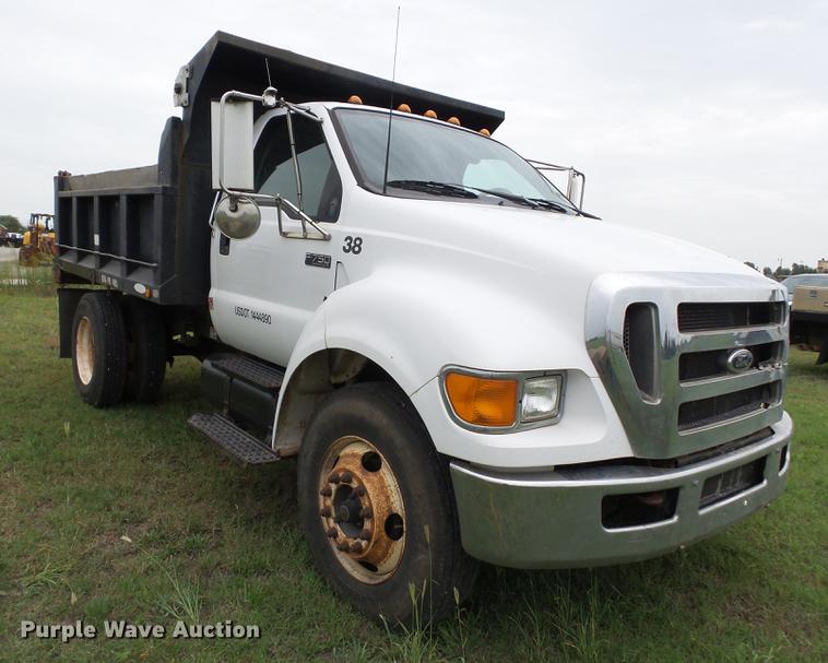 image for item DB7054 2005 Ford F750 Super Duty dump truck