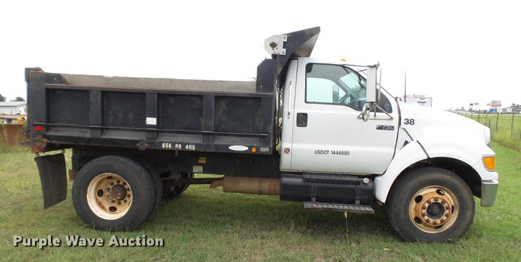 image for item DB7054 2005 Ford F750 Super Duty dump truck