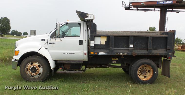 image for item DB7054 2005 Ford F750 Super Duty dump truck