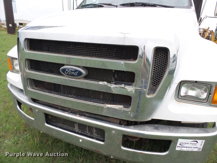 image for item DB7054 2005 Ford F750 Super Duty dump truck