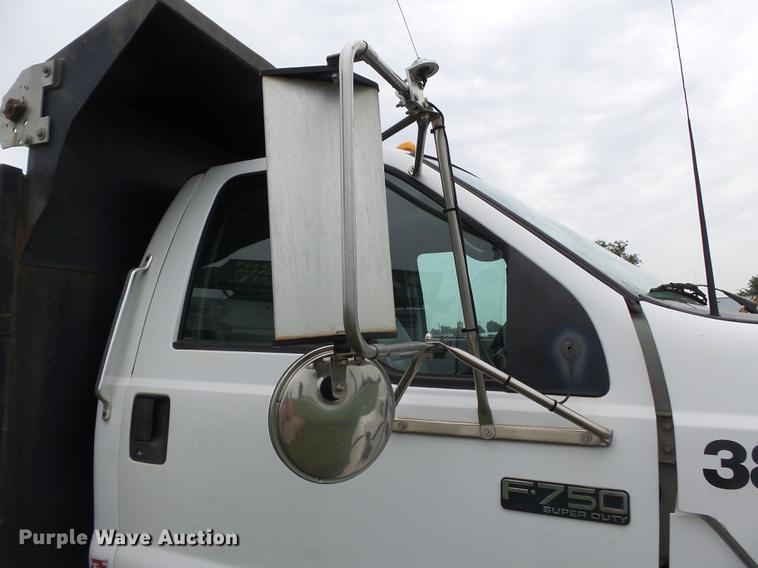 image for item DB7054 2005 Ford F750 Super Duty dump truck