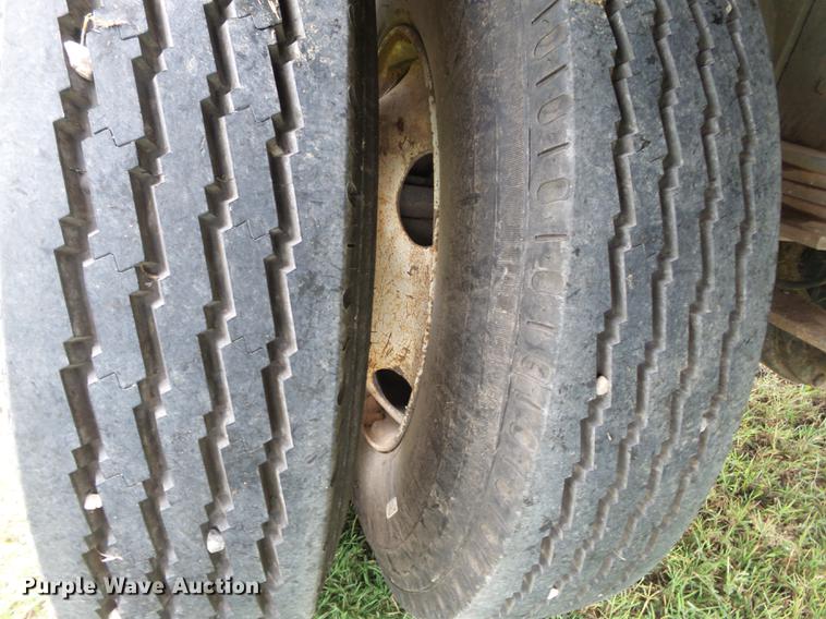 image for item DB7054 2005 Ford F750 Super Duty dump truck